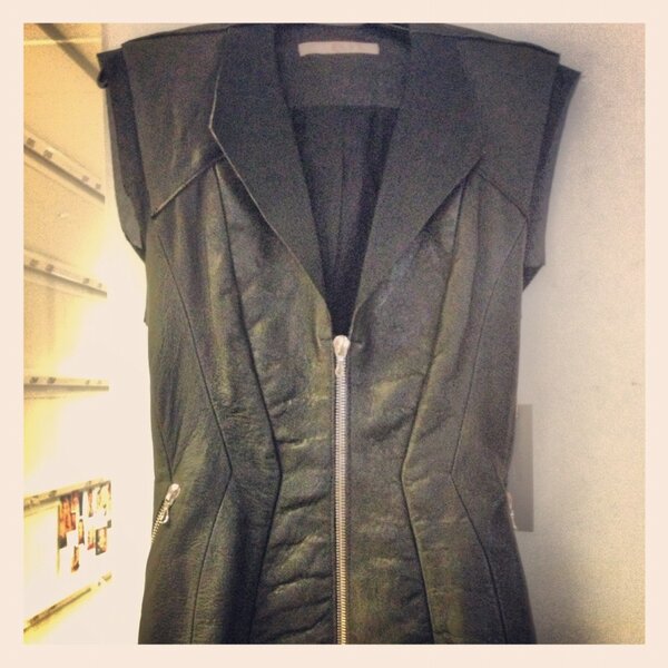 KellieHush's tweet photo. My smokin black leather Willow number for #DavidJones show tonight http://t.co/nP4ECBWs