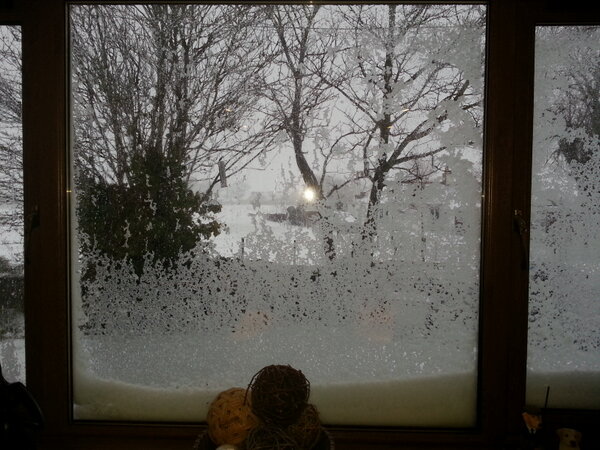 geodrew's tweet photo. The view out of our lounge window, and still it snows... http://t.co/5Q4Xg7O8