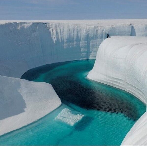 NaturPictures's tweet photo. El increíble ''Cañón del Hielo'', Groenlandia.  http://t.co/p2HDxFuq