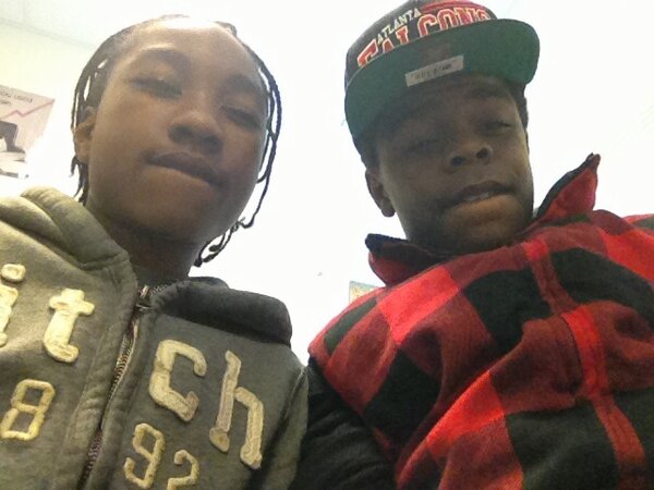 saqueezy_tyree's tweet photo. In class widd @Ryan_ToFresh_ http://t.co/fa2u9lFR
