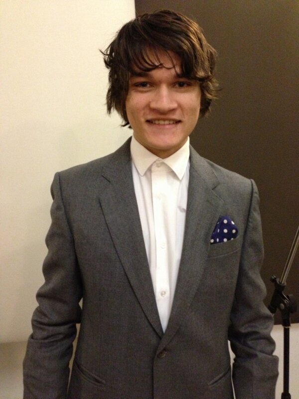 ClOneDirection1's tweet image. Harry getting into the part ready for Fridays gig!! @AlexRajanIyer