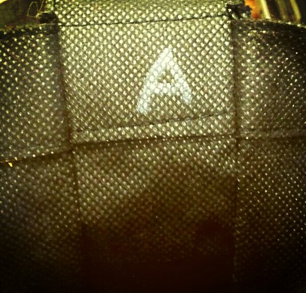 LauraGC4's tweet photo. ¿Es broma? "A" me persigue. #pll #firmaA #mensajeoculto http://t.co/7B4185CF