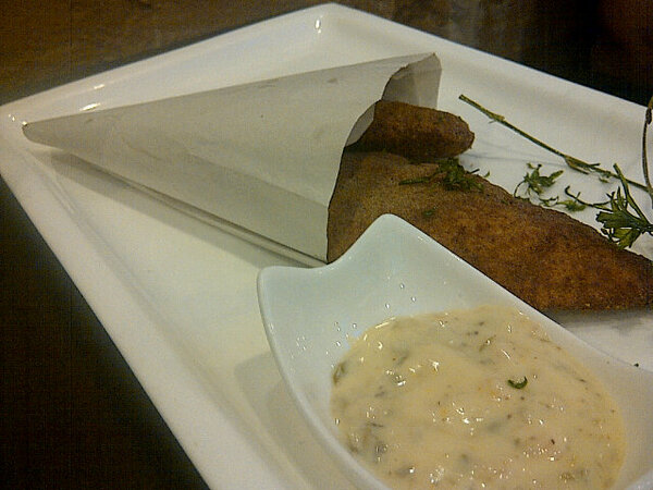 kaniskac's tweet image. This is their "English fried fish". To my knowledge the English batter fry fish. Not crumb fry. #FishFish