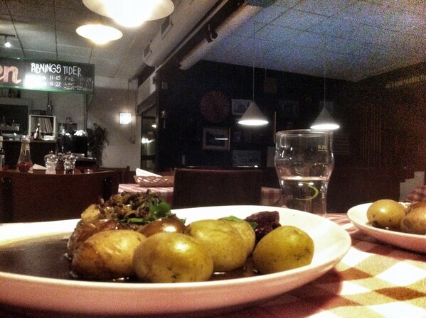 SevHyg's tweet photo. Traditional Danish meal @ Haven Vesterbro #urbicsITU http://t.co/LD9pbsnY