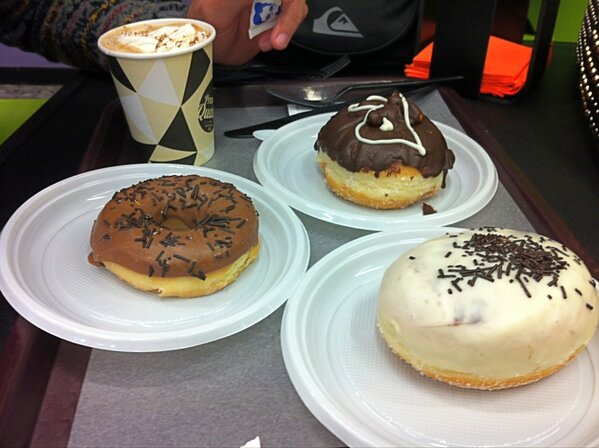 Maria_MedelP's tweet photo. Gran merienda con @sergio_robles9 http://t.co/Z1ARJgX7