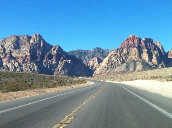 JeffBinnsPhoto's tweet photo. Going mountain biking ! Beautiful day in vegas ! http://t.co/4Ct6MVGa