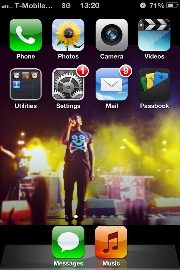 jackhaugh_'s tweet image. @MikillPane @introducingcaro ed and rizzle kicks in manchester, it's actually my lock screen though #notstrange