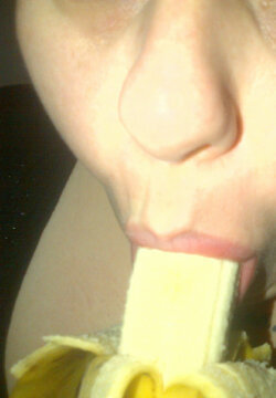 bbwpussy's tweet photo. Loving that banana http://t.co/Q7gGCe8y