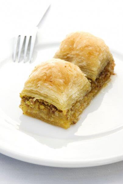 karacaoglu1972's tweet photo. @yesimcmrt @fundaulusu Biz burdayız ama :) Biri size biri arkadaşınıza --> http://t.co/k7uOoUvu