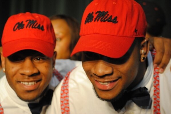 SpiritBen's tweet photo. The brothers Nkemdiche, now teammates at #OleMiss. http://t.co/If5KVIsC