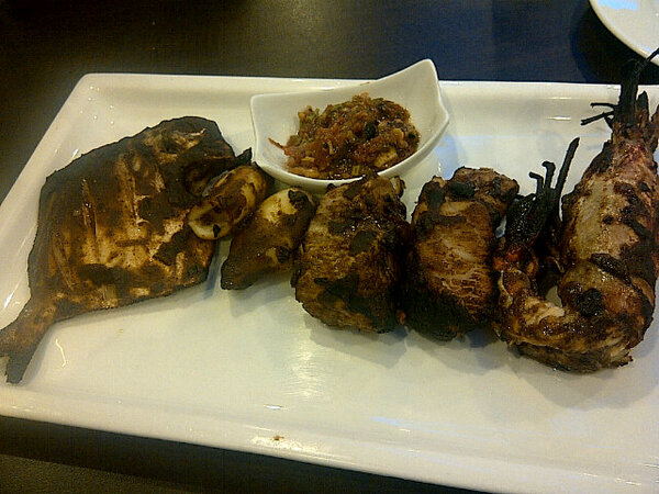 kaniskac's tweet image. Mixed grilled seafood. I ate carbon. #FishFish