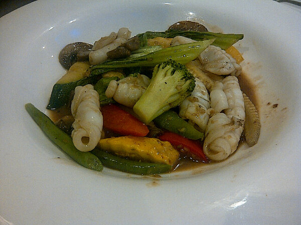 kaniskac's tweet image. Stir fried squid. Nicely done. Small portion. #FishFish