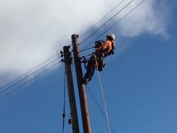 Geth95's tweet photo. Work :) #change #pole #lv #linesman #lovelife #cold http://t.co/XwJ2wJ0m