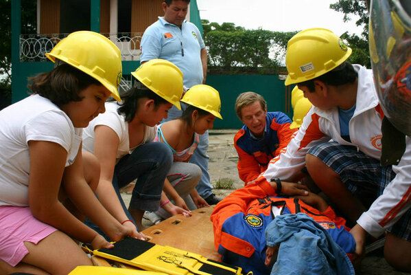 pciviltuxtla's tweet photo. Para recordar...una de las facetas del amigo Comandante Victor Erwin Samayoa DEP http://t.co/IcdR6o4z
