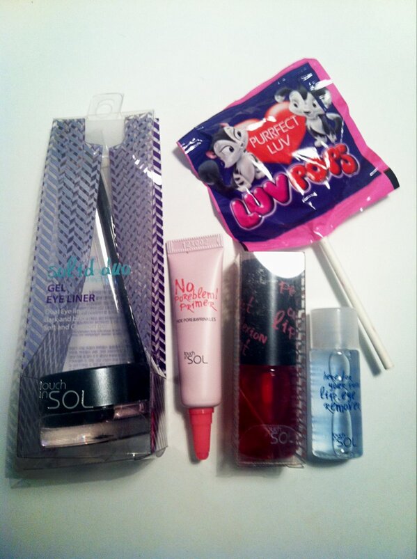elizabetharnim's tweet photo. Just got my goodies! Can't wait to try them out! Thanks @TouchInSolUs and @CFashionista ! http://t.co/quuHxWwB