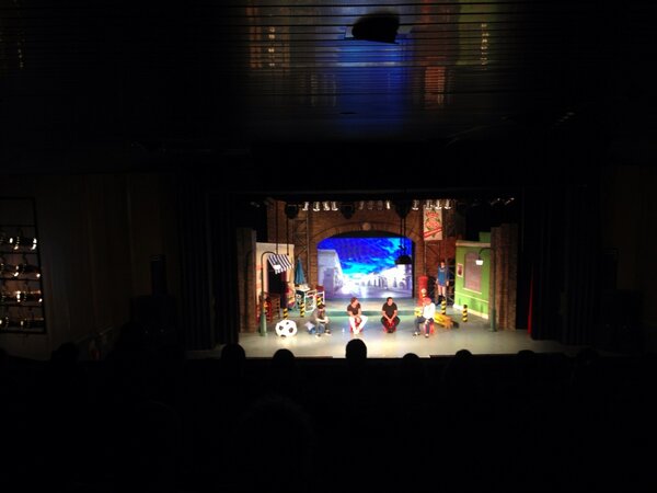 MDF2013's tweet photo. Desde el control central de la nave #MDF2013 http://t.co/s1Q1JvFU