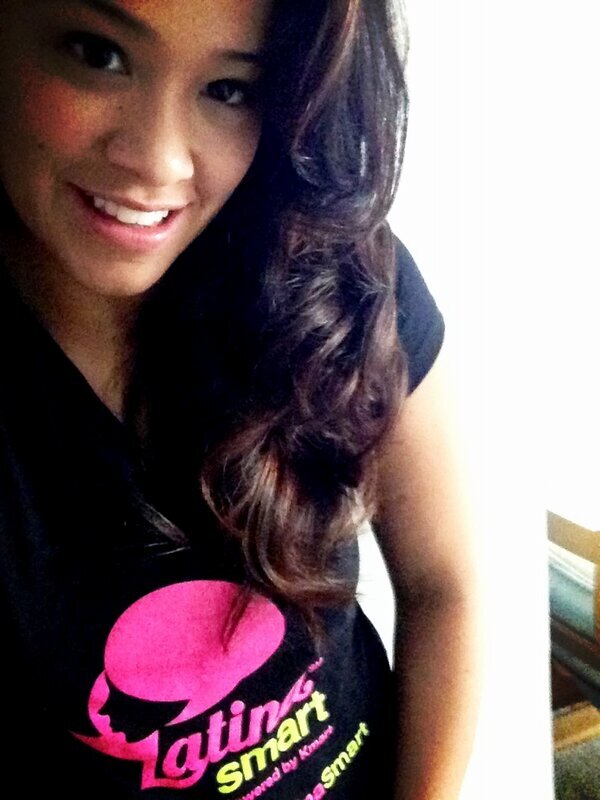LatinaSmart's tweet photo. Check out #FillyBrown's @HereIsGina reppin' #LatinaSmart and making it look stunning! LOVE IT! :) http://t.co/yIgJUj04