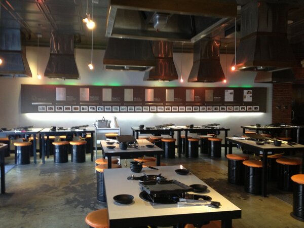 PalsaikBBQ's tweet photo. We're always packed at night, but our restaurant is this empty mid-afternoon. ^^ http://t.co/WrXsKjvX