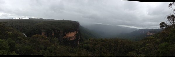 Gjubs's tweet photo. Never knew how handy panorama shots would be #bluemountains http://t.co/BUDmBD2v