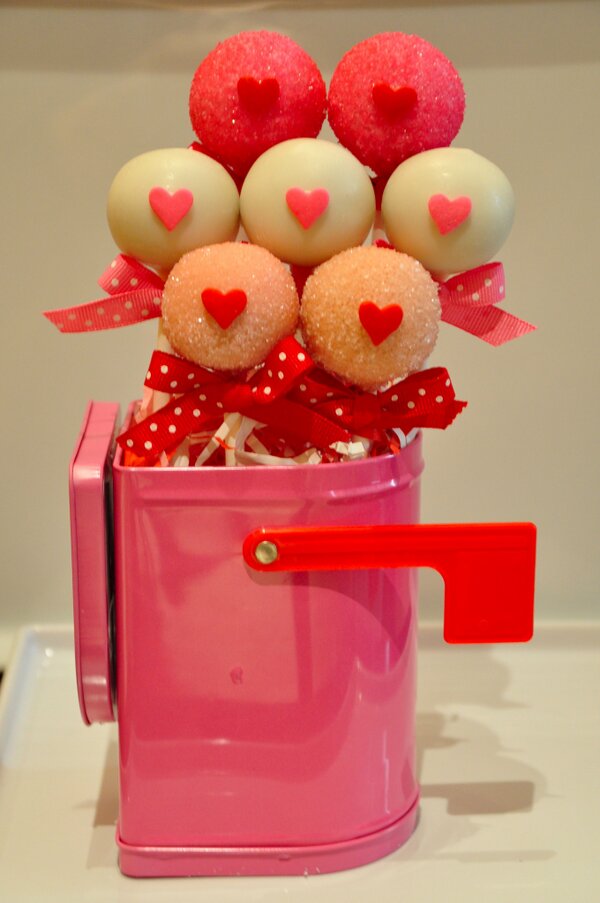 bitesBYjoelle's tweet photo. Looking for something different this #ValentinesDay?Check out #VDay specials @ http://t.co/XTHZyKFZ . #BeMine #cakepops http://t.co/Xkz1PodM