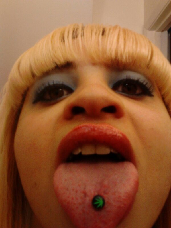BeckyBigBottom's tweet photo. support the movement http://t.co/UT51zeLW