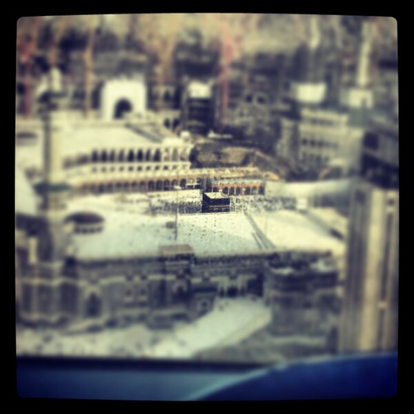 00AMB00's tweet photo. بجوار المسجد الحرام في أطهر بقاع الأرض ... 

تقبل الله منا ومنكم ... http://t.co/0RBErHx1