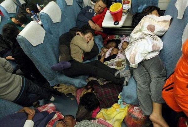 NTVWorldNews's tweet photo. ตรุษจีน - จีนกลับบ้าน http://t.co/aN9Ndlgp