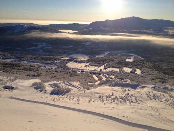 RiverplayTyler's tweet photo. #sunshine ski day in #kittelfjall. http://t.co/KfIy2W6O