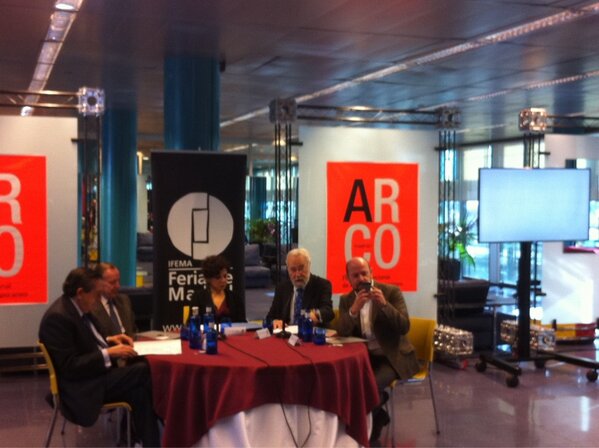 FeriaArco's tweet photo. Empezamos! #ARCOmadrid con el equipo directivo de @feriademadrid, @c_urroz_ARCO y la embajadora de Turquía http://t.co/Evv87gHr