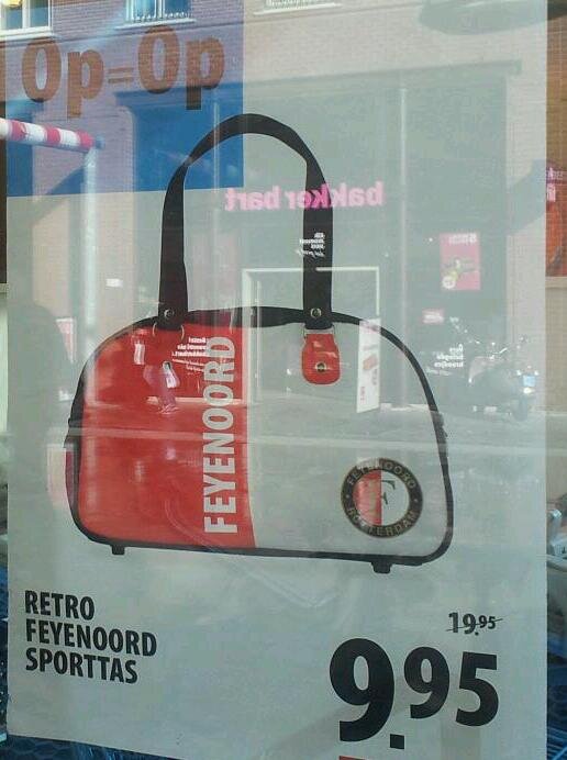 Stuwkracht draaipunt Amerikaans voetbal Ruben Vis on Twitter: "Feyenoord retro tas in de aanbieding bij  #AlbertHeijn in Den Haag. #Logisch http://t.co/eiFS1iG8" / Twitter