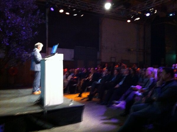 JoBos2's tweet photo. Keynote Hans van der Loo gestart op #pgmopen. Vast inspirerend verhaal. http://t.co/ZHvwZdCR