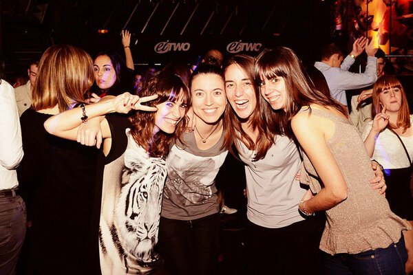 mireia_olma's tweet photo. @mireia_capde @Sandraaafc @arol9sb Crec que avui es un dia de celebració....avui fem 6 anys!!! #tiocianando http://t.co/Wcme7zwK