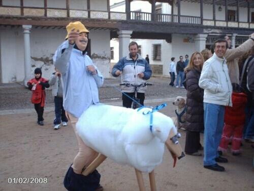 AdraTranquila's tweet photo. Y aqui el disfraz mas vendido en berja para carnaval @BerjaEnfurecida http://t.co/QgEAH7sl