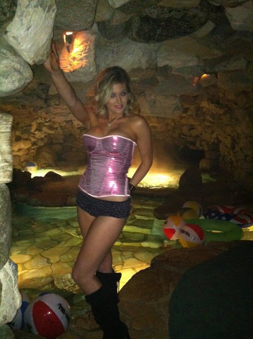 #Throwbackthursday .. Xoxo http://t.co/peD3gtPL<a href="/tag/throwbackthursday"class="tags">#Throwbackthursday</a>