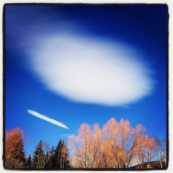 PatrickFabian's tweet photo. I don't know what to make of this, and it's directly over my head.
#celestialsigns? http://t.co/FHutRAiY