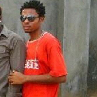 MichaelKallys's tweet image. Once upon a time in the nigga John's life. #PressButton #ThrowbackThursday Date: 2006!