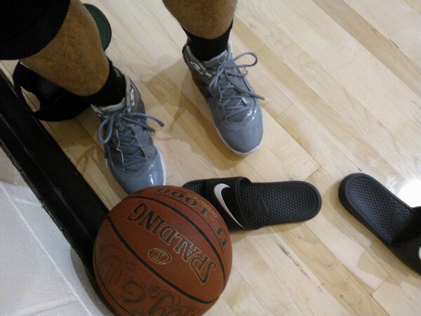 RandoDelRo's tweet image. There's always time to ball.  #beforeclass