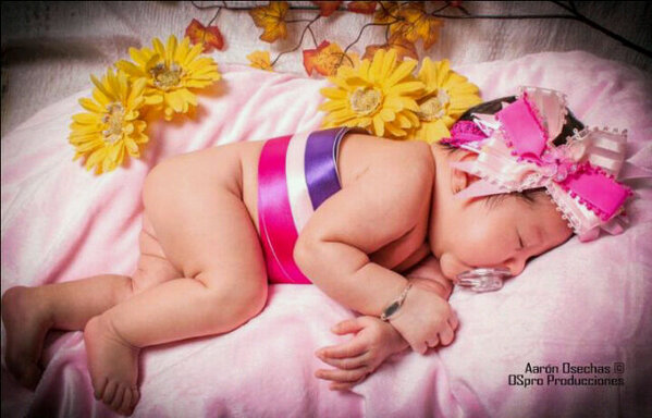OSpro_'s tweet image. Sesión fotográfica del 1er mes de Jimena Aurora