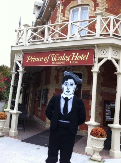 Flat_Buster's tweet image. 3D Buster spent a lot of time in hotels in his vaudeville days, probably not as fancy as Niagara's Prince of Wales.