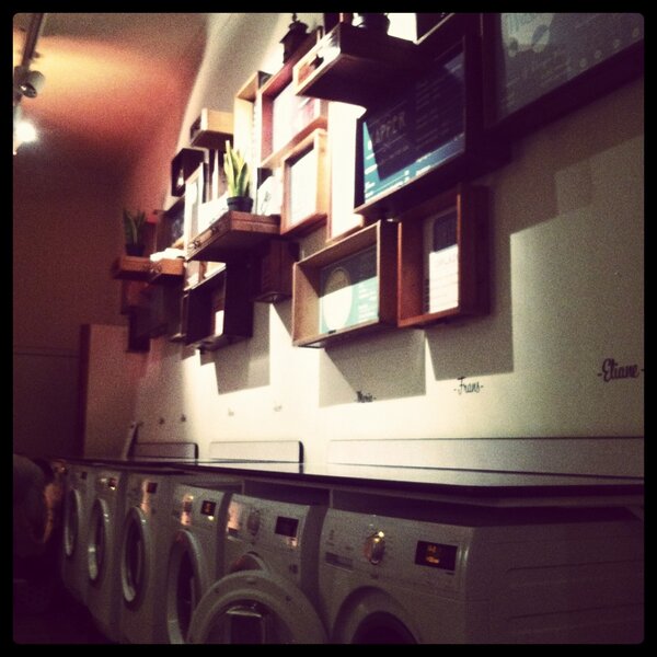 MadeliefR's tweet photo. @wasbargent is... Thuis een wasmachine hebben, en toch je was op een ander doen. http://t.co/ZlW7asFd