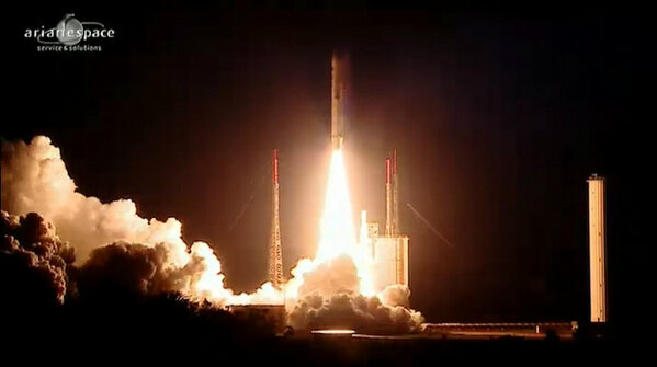 SpaceflightNow's tweet photo. PHOTO of tonight's successful #Ariane5 launch from its space base in the Amazon jungle. #VA212 http://t.co/nDtSWNQQ