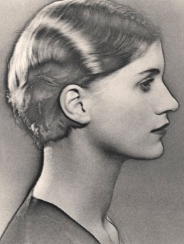 masdearte's tweet photo. Primera muestra individual de Man Ray en Reino Unido: en @NPGLondon y dedicada a sus retratos http://t.co/dGGOJ0zY http://t.co/n4z9kpGt