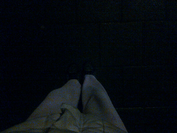 Rachaeldriessen's tweet photo. Als een zwerver even door de sneeuw heen lopen omwt Jeffa... Brrrr koud man http://t.co/vlQHfFOe