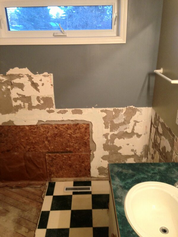 FeeeelinGood's tweet photo. @derosenkrantz @ZachBlumer @memon_ammar where am I to poop? http://t.co/rMweh5R0