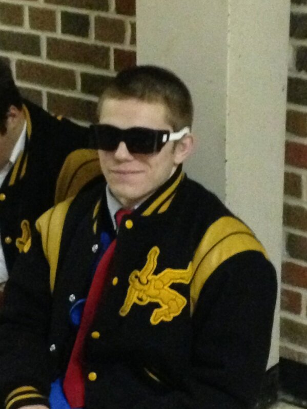 UgarteBKiddinMe's tweet image. Alex Little is such a bad ass.  #CoolKidChillin  #BeforePractice