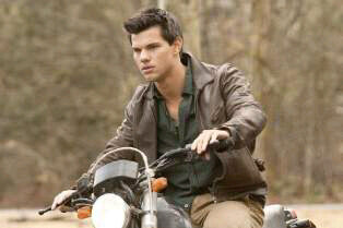 JacobBlack_AT's tweet photo. @Renesmee_AT ness ganteng gak?? http://t.co/xTzSPGU4
