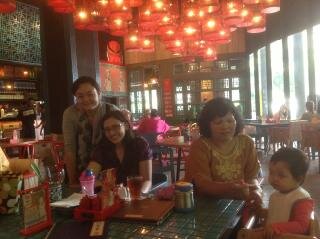 ad15ty's tweet photo. FookYew @gitasoeria @widyarianto.. Nyummieh..;) http://t.co/8uQgevWl