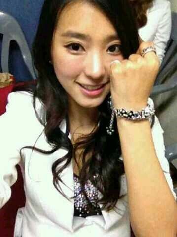 idol_sup_b's tweet photo. [씨스타 보라 /아임글램 팔찌 협찬] http://t.co/YGmd3CPG