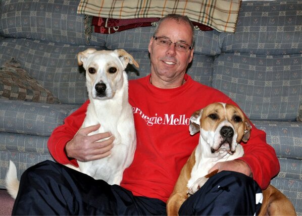 seeversd's tweet photo. <3 my family!  Stella, Butch and Brutis!  💙 http://t.co/vCfIXgwy