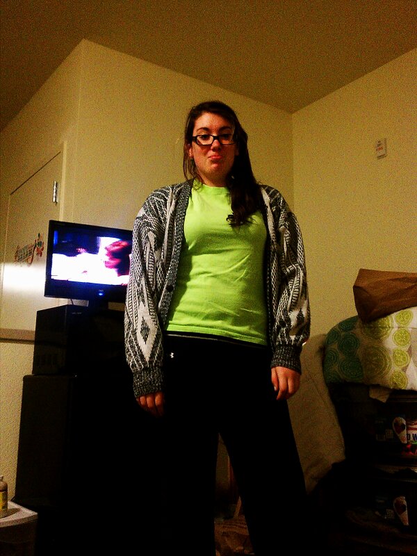 byankers's tweet image. dayummmm my sexy roommate @erinpeloso #sleepsallday #librarybound #cookiedough